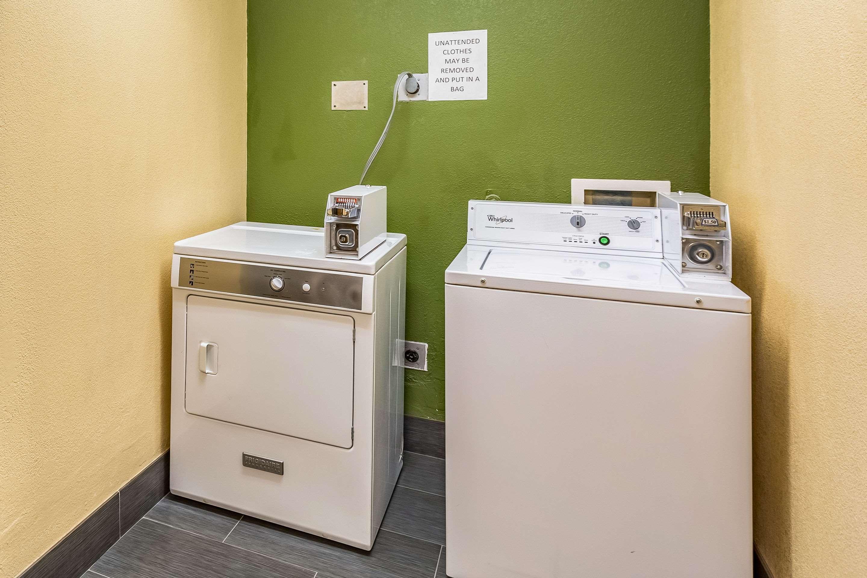 Quality Inn Los Lunas Екстериор снимка